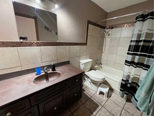 14 Pennington Crescent, Red Deer, AB - Indoor Photo Showing Bathroom