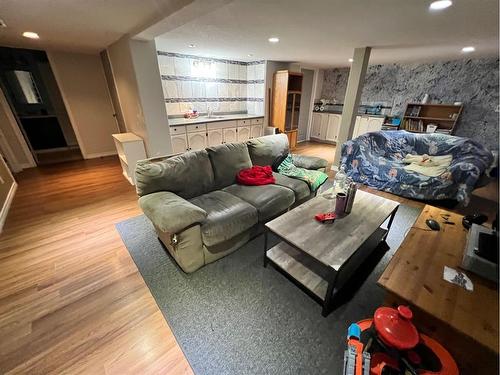 14 Pennington Crescent, Red Deer, AB - Indoor Photo Showing Living Room
