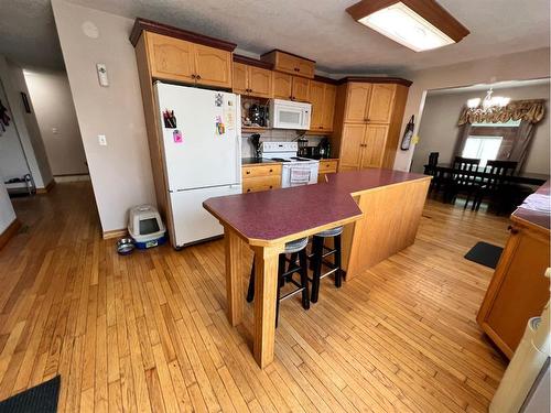 14 Pennington Crescent, Red Deer, AB - Indoor Photo Showing Kitchen
