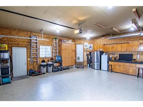 209 Jennings Crescent, Red Deer, AB - Indoor Photo Showing Garage
