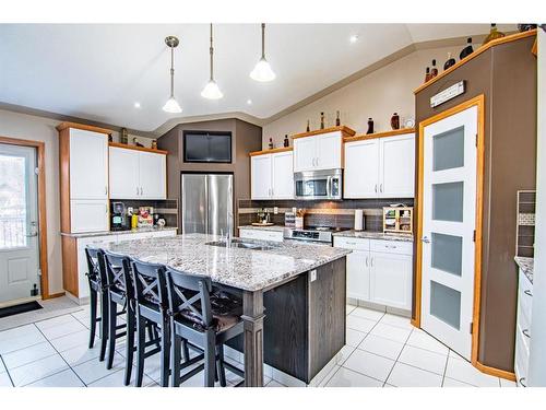 209 Jennings Crescent, Red Deer, AB - Indoor Photo Showing Kitchen With Stainless Steel Kitchen