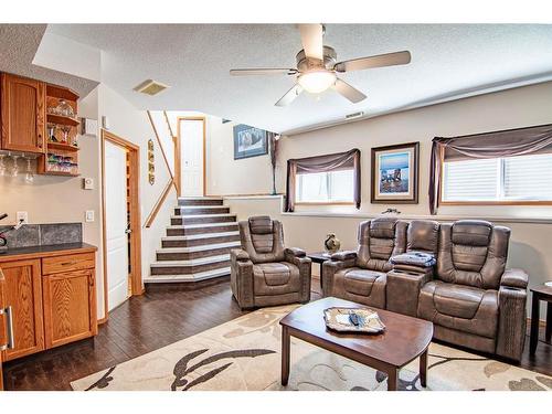 209 Jennings Crescent, Red Deer, AB - Indoor Photo Showing Living Room