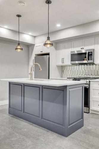 4-232 20 Avenue Ne, Calgary, AB - Indoor Photo Showing Kitchen With Upgraded Kitchen