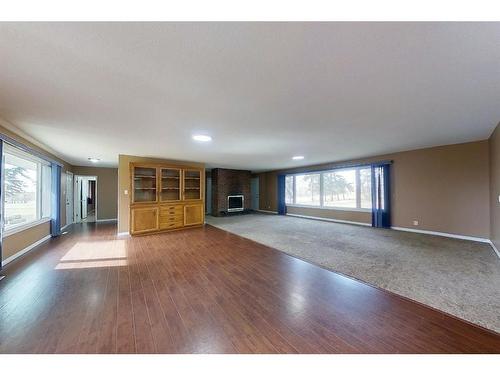 805 35113 Highway, Rural Red Deer County, AB - Indoor Photo Showing Living Room