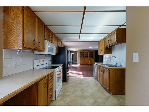 805 35113 Highway, Rural Red Deer County, AB - Indoor Photo Showing Kitchen With Double Sink