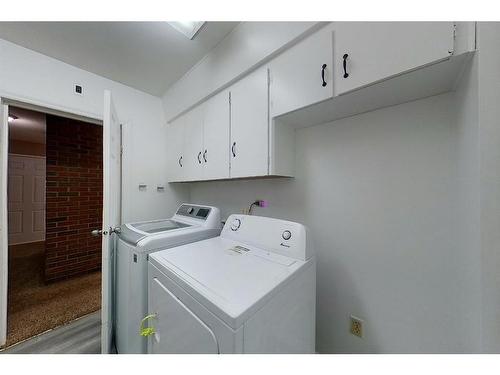 805 35113 Highway, Rural Red Deer County, AB - Indoor Photo Showing Laundry Room