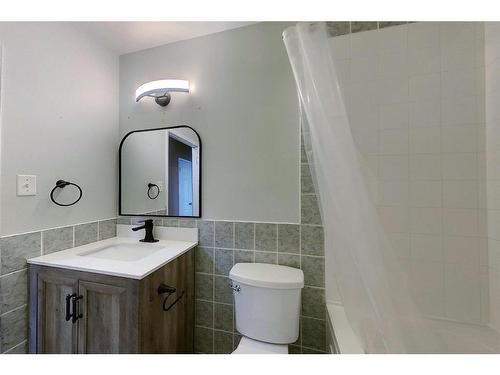 805 35113 Highway, Rural Red Deer County, AB - Indoor Photo Showing Bathroom