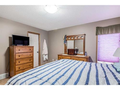 6 Elizabeth Park Boulevard, Lacombe, AB - Indoor Photo Showing Bedroom