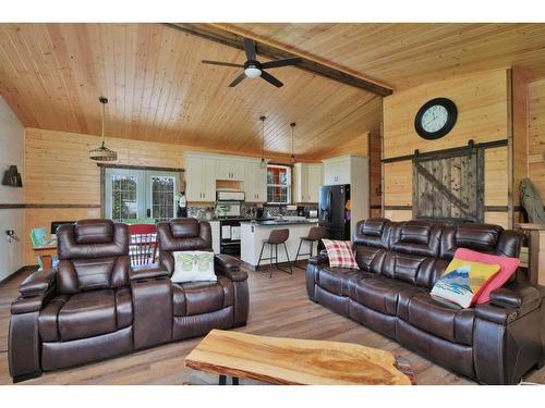 381055 Range Road 7-4, Rural Clearwater County, AB - Indoor Photo Showing Living Room