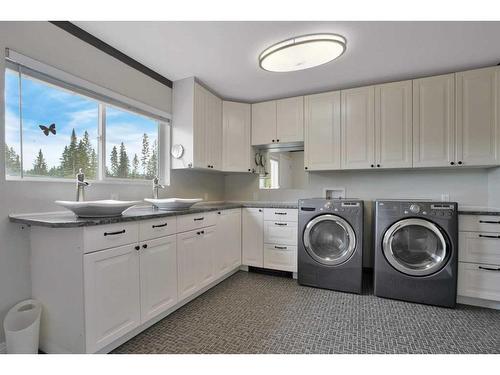 381055 Range Road 7-4, Rural Clearwater County, AB - Indoor Photo Showing Laundry Room