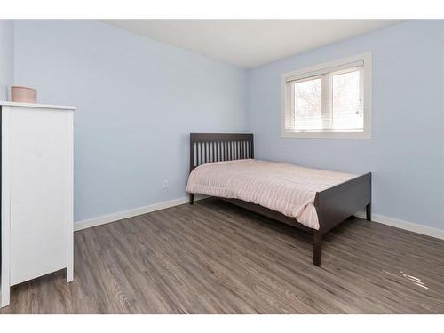 81 Richards Crescent, Red Deer, AB - Indoor Photo Showing Bedroom