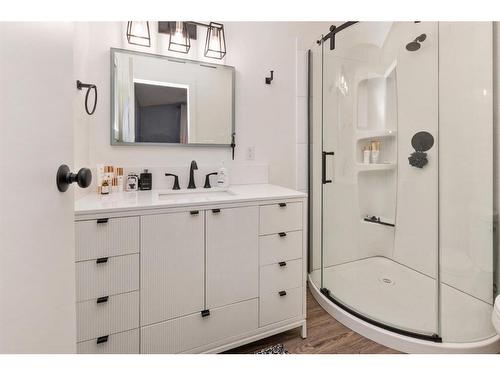 81 Richards Crescent, Red Deer, AB - Indoor Photo Showing Bathroom