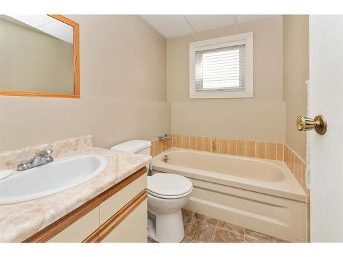 81 Richards Crescent, Red Deer, AB - Indoor Photo Showing Bathroom