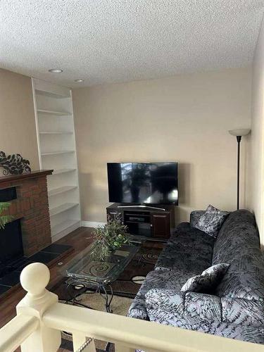 19 Sunhaven Way Se, Calgary, AB - Indoor Photo Showing Living Room