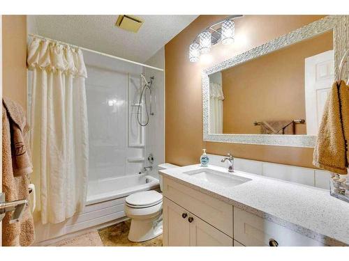 19 Sunhaven Way Se, Calgary, AB - Indoor Photo Showing Bathroom