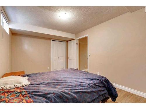 19 Sunhaven Way Se, Calgary, AB - Indoor Photo Showing Bedroom