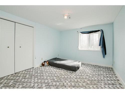 26411 Hwy 597, Rural Lacombe County, AB - Indoor Photo Showing Bedroom