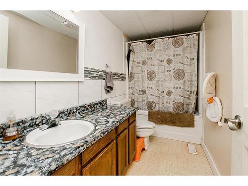 26411 Hwy 597, Rural Lacombe County, AB - Indoor Photo Showing Bathroom