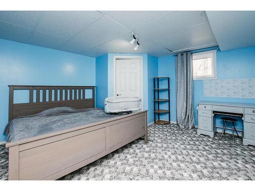 26411 Hwy 597, Rural Lacombe County, AB - Indoor Photo Showing Bedroom