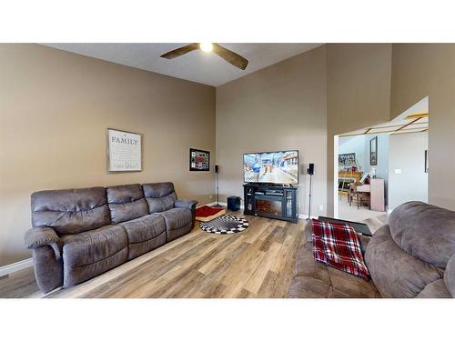 40108 Rr 20-5, Rural Stettler No. 6, County Of, AB - Indoor Photo Showing Living Room