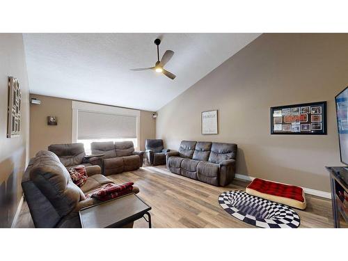 40108 Rr 20-5, Rural Stettler No. 6, County Of, AB - Indoor Photo Showing Living Room
