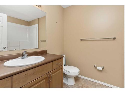 4521 69 Street, Camrose, AB - Indoor Photo Showing Bathroom