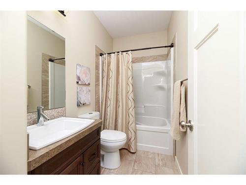 4920 Beardsley Avenue, Lacombe, AB - Indoor Photo Showing Bathroom
