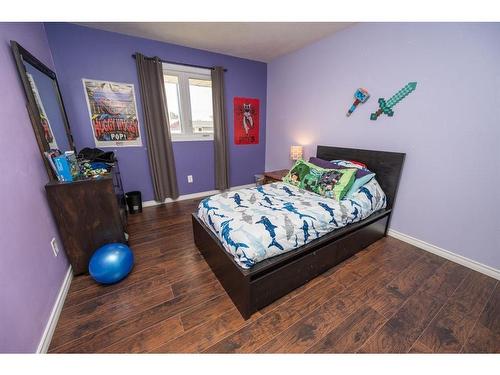 72 Fern Road, Red Deer, AB - Indoor Photo Showing Bedroom