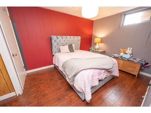 72 Fern Road, Red Deer, AB - Indoor Photo Showing Bedroom