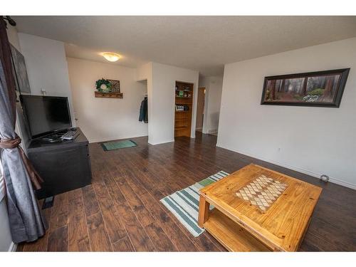 72 Fern Road, Red Deer, AB - Indoor Photo Showing Living Room