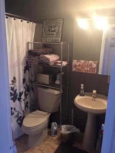 4812 52 Street, Stettler, AB - Indoor Photo Showing Bathroom