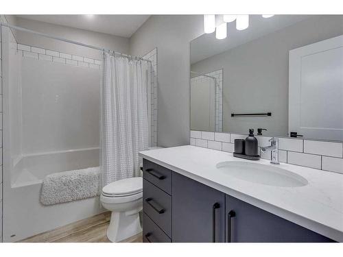 47 Bayview Street, Rochon Sands, AB - Indoor Photo Showing Bathroom