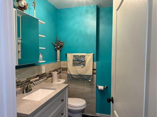 6315 60 Street Close, Ponoka, AB - Indoor Photo Showing Bathroom