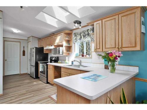 420067 Range Road 252, Rural Ponoka County, AB - Indoor Photo Showing Kitchen With Double Sink