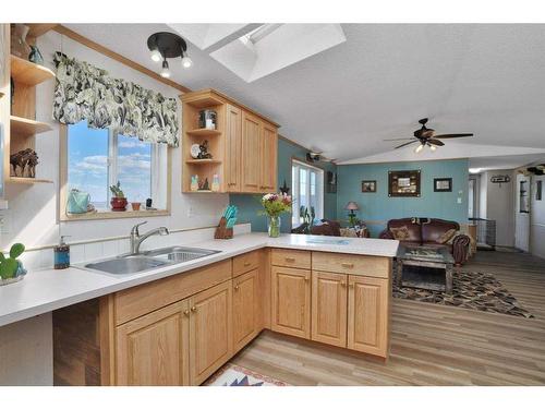 420067 Range Road 252, Rural Ponoka County, AB - Indoor Photo Showing Kitchen With Double Sink