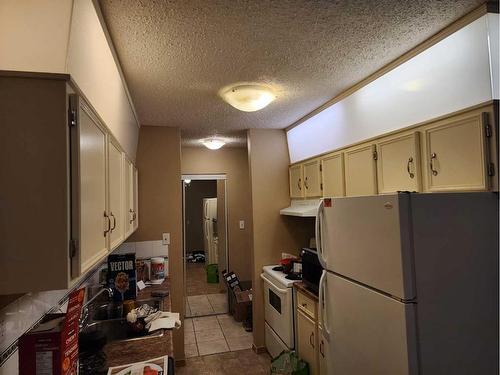 103-5812 61 Street, Red Deer, AB - Indoor Photo Showing Kitchen