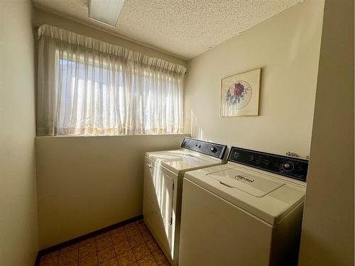 114 Rupert Crescent, Red Deer, AB - Indoor Photo Showing Laundry Room