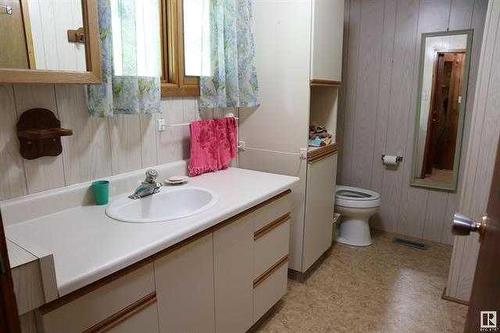 220 & 240 47402 Rr 13, Thorsby, AB - Indoor Photo Showing Bathroom