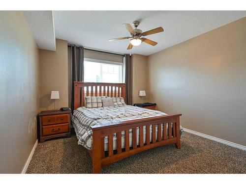 1209-5220 50A Avenue, Sylvan Lake, AB - Indoor Photo Showing Bedroom