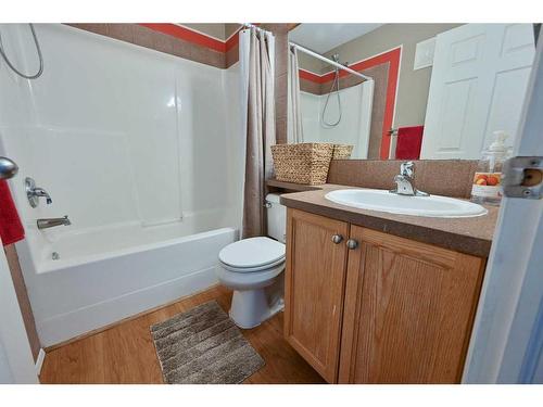 1209-5220 50A Avenue, Sylvan Lake, AB - Indoor Photo Showing Bathroom