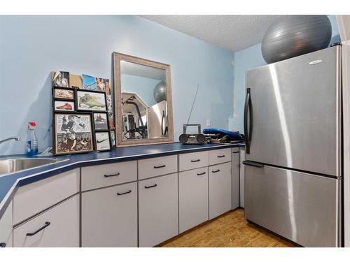 4808 49 Avenue, Forestburg, AB - Indoor Photo Showing Kitchen