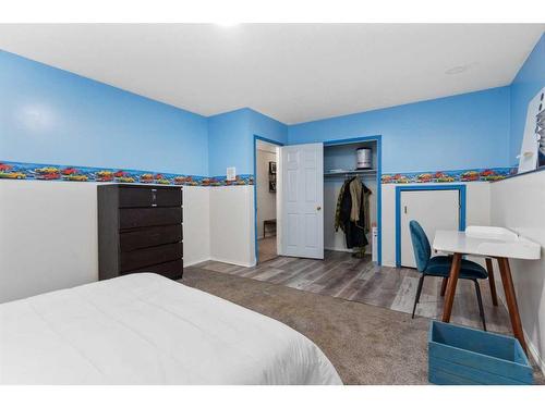 4808 49 Avenue, Forestburg, AB - Indoor Photo Showing Bedroom