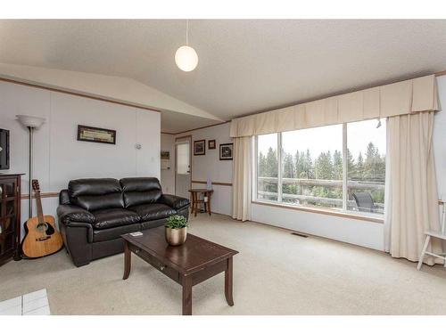1219 Township Road 402, Rural Lacombe County, AB - Indoor Photo Showing Living Room