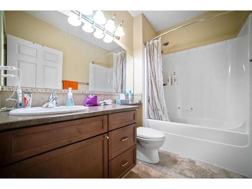 3-5015 52 Street, Camrose, AB - Indoor Photo Showing Bathroom