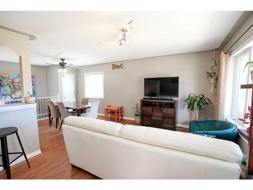 3417 41 Avenue, Red Deer, AB - Indoor Photo Showing Living Room