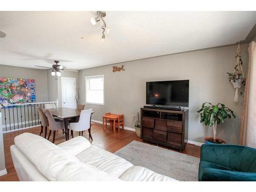 3417 41 Avenue, Red Deer, AB - Indoor Photo Showing Living Room