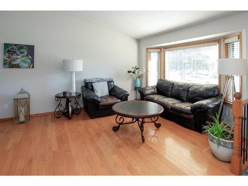 169 Dixon Crescent, Red Deer, AB - Indoor Photo Showing Living Room