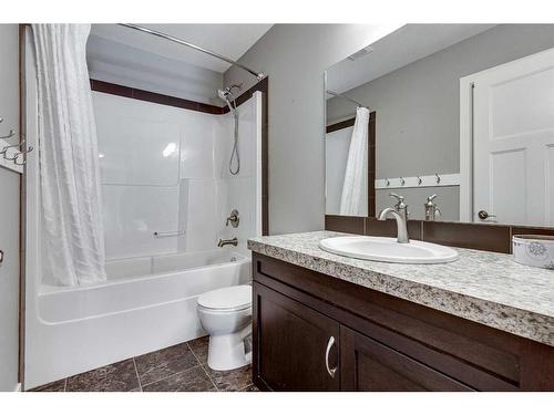 5719 45 Avenue Close, Rocky Mountain House, AB - Indoor Photo Showing Bathroom