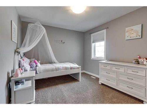 5719 45 Avenue Close, Rocky Mountain House, AB - Indoor Photo Showing Bedroom