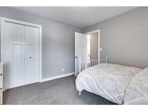 5719 45 Avenue Close, Rocky Mountain House, AB - Indoor Photo Showing Bedroom